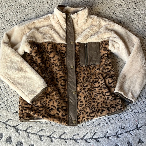Mystree Sweaters - Boutique Soft Luxurious Sweater / Light Jacket